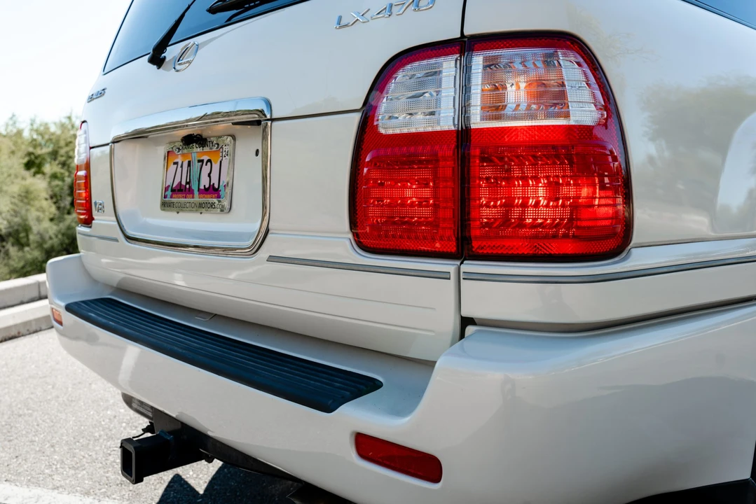 2000 Lexus LX 2nd Gen - Image 30 of 31