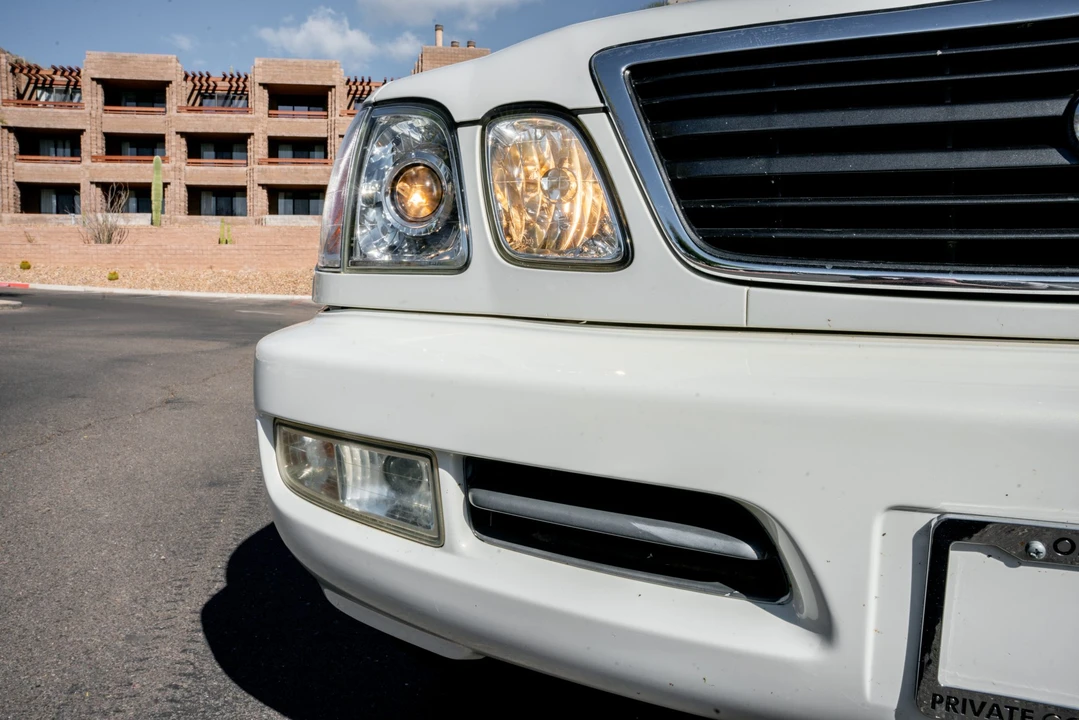 2000 Lexus LX 2nd Gen - Image 23 of 31