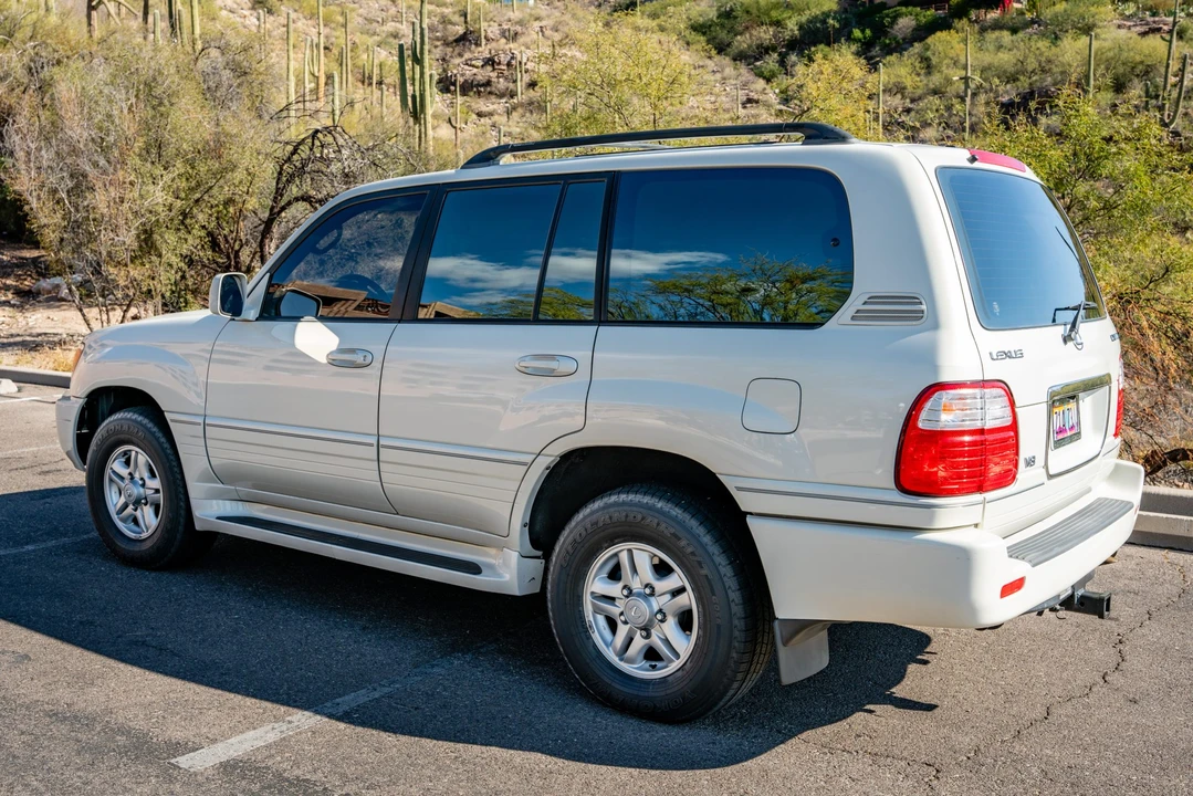 2000 Lexus LX 2nd Gen - Image 8 of 31