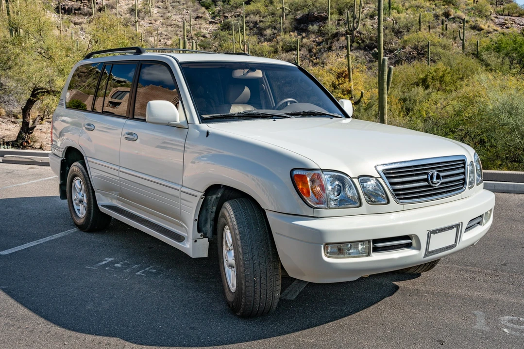 2000 Lexus LX 2nd Gen - Image 4 of 31