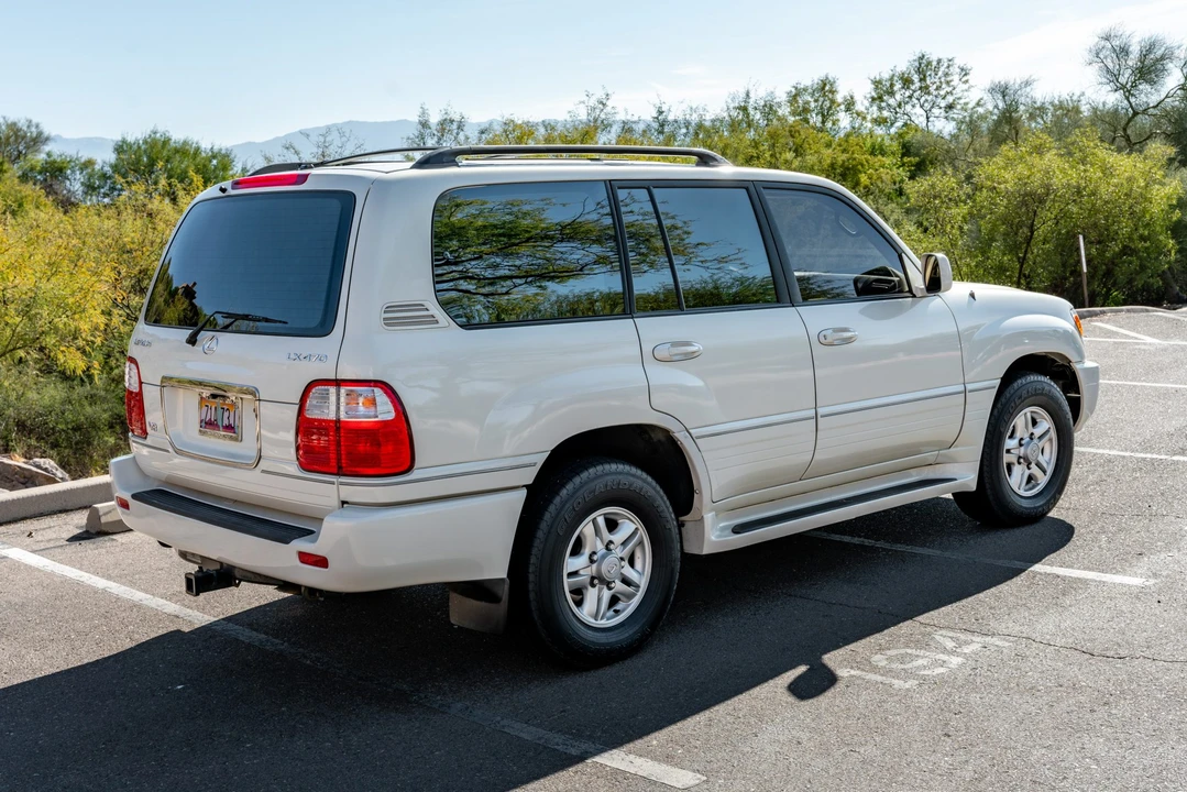 2000 Lexus LX 2nd Gen - Image 6 of 31