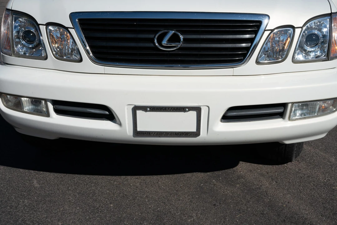 2000 Lexus LX 2nd Gen - Image 13 of 31