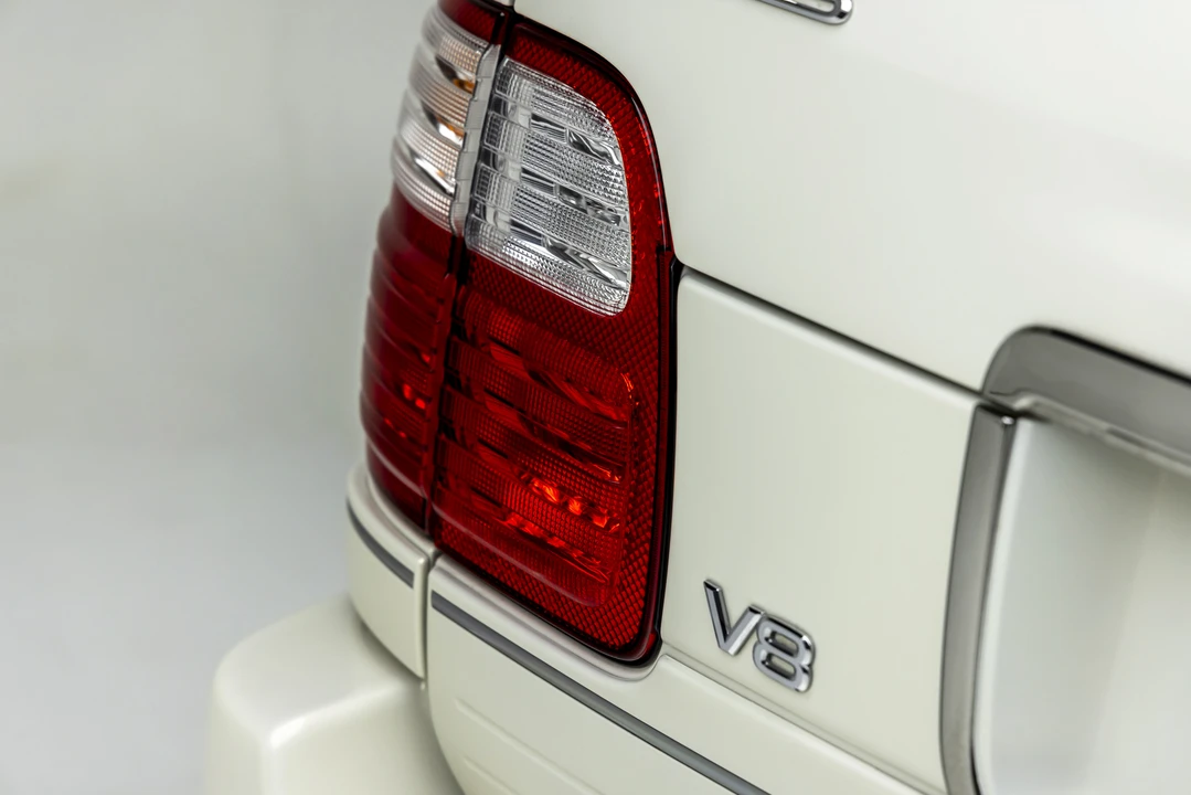 2000 Lexus LX 2nd Gen - Image 17 of 31