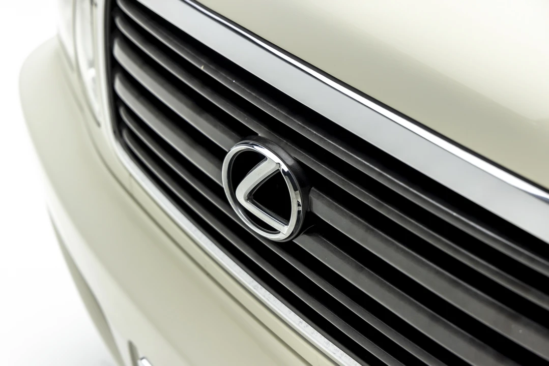 2000 Lexus LX 2nd Gen - Image 12 of 31