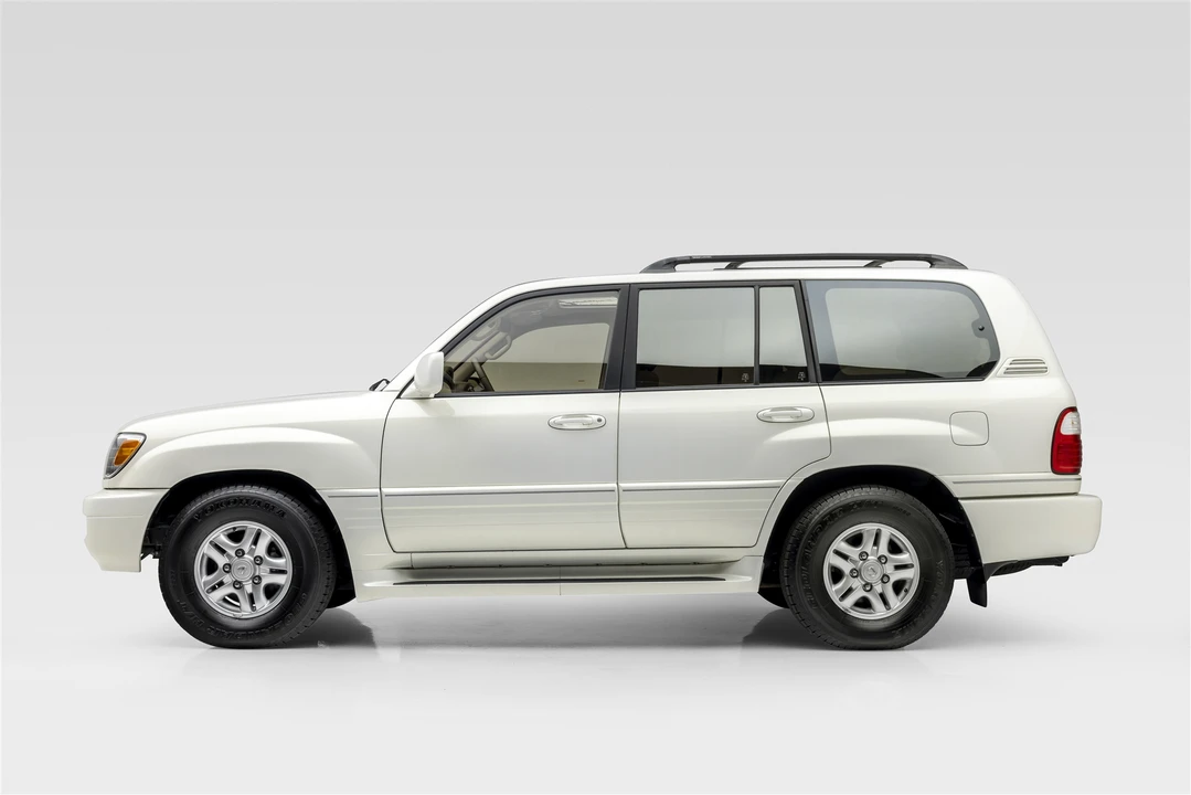 2000 Lexus LX 2nd Gen - Image 3 of 31