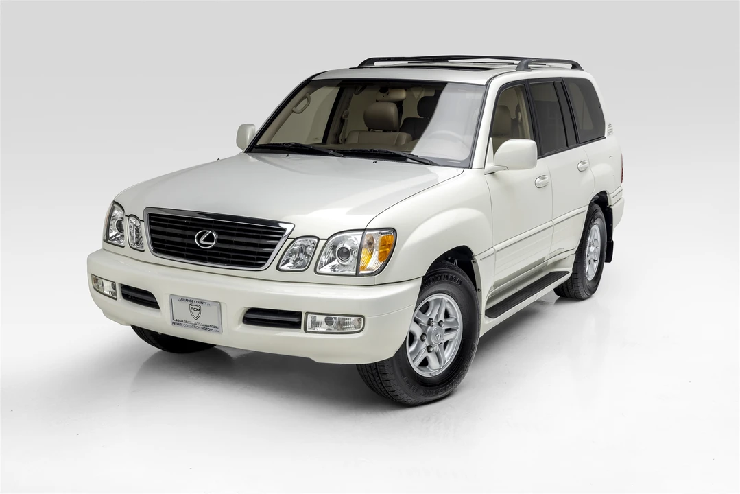 2000 Lexus LX 2nd Gen - Image 2 of 31