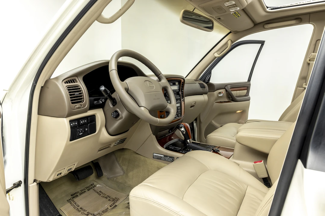2000 Lexus LX 2nd Gen - Image 28 of 31
