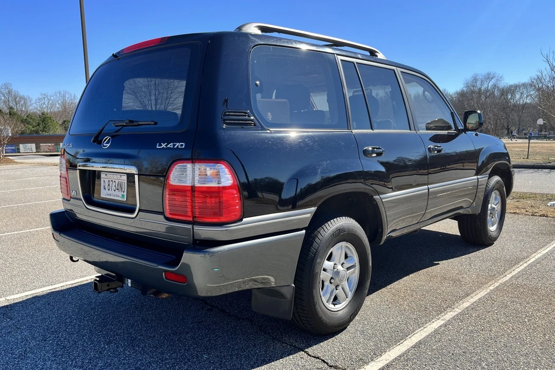 2000 Lexus LX 2nd Gen - Image 10 of 31