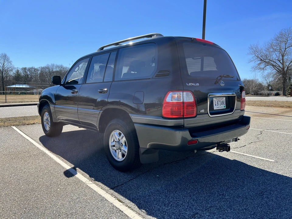 2000 Lexus LX 2nd Gen - Image 8 of 31