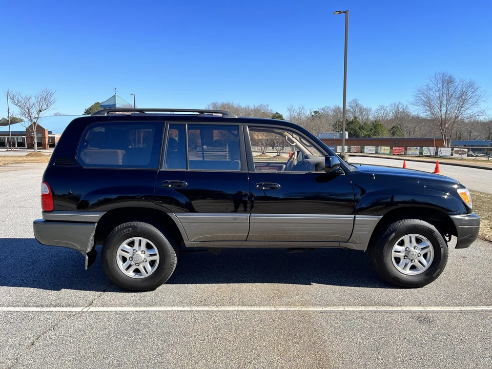 2000 Lexus LX 2nd Gen - Image 13 of 31