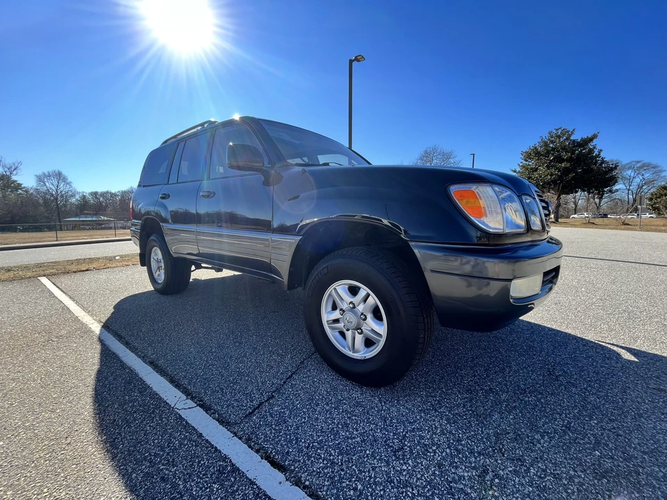 2000 Lexus LX 2nd Gen - Image 16 of 31