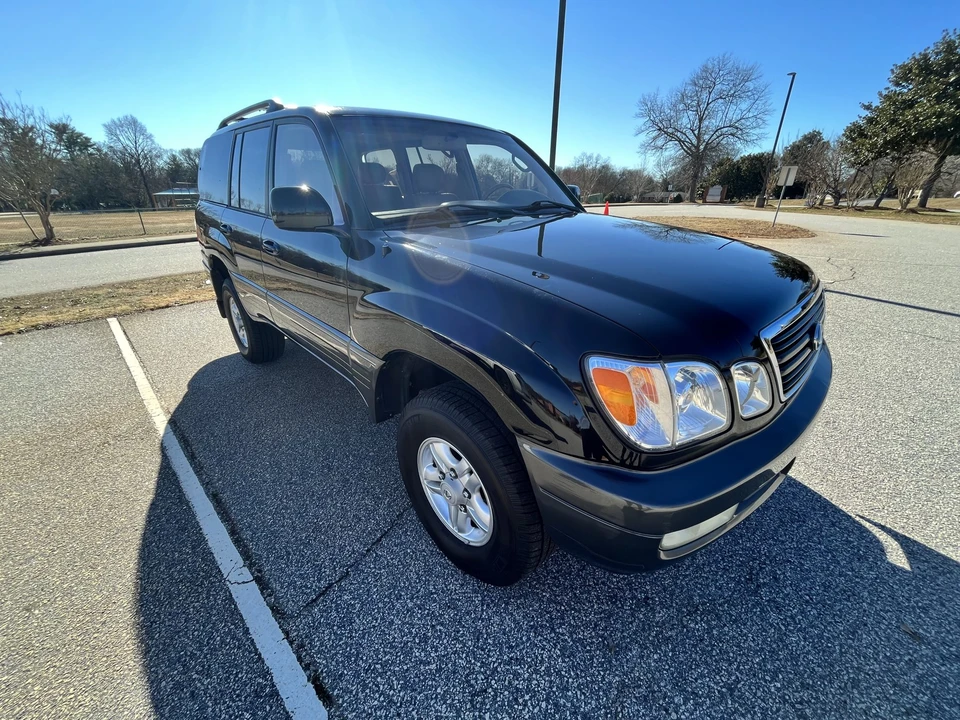 2000 Lexus LX 2nd Gen - Image 17 of 31