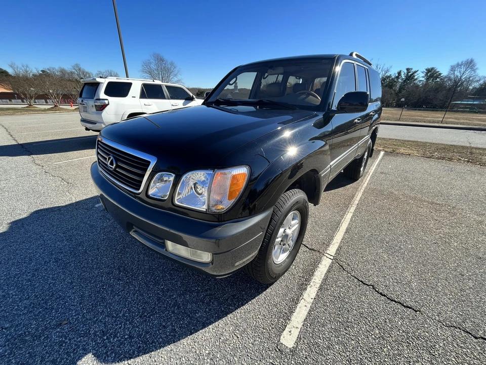 2000 Lexus LX 2nd Gen - Image 3 of 31