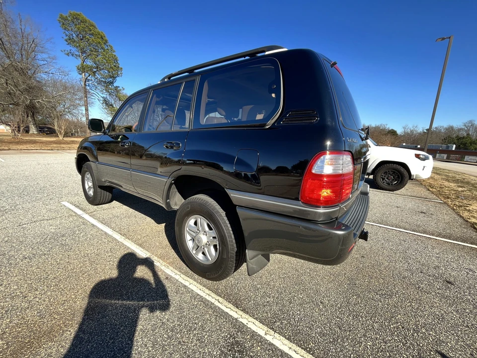 2000 Lexus LX 2nd Gen - Image 6 of 31