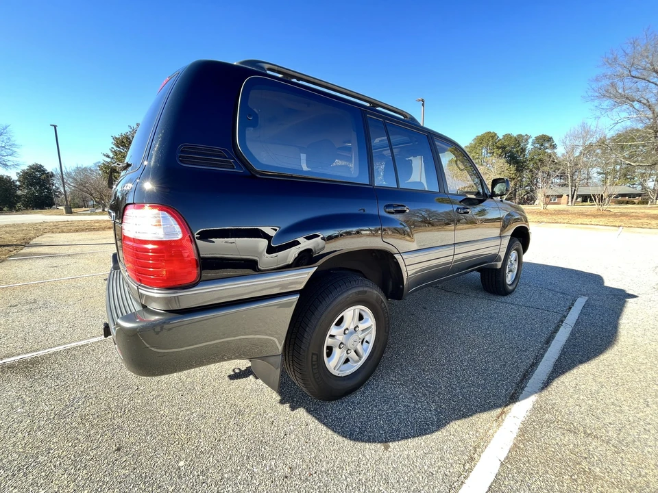2000 Lexus LX 2nd Gen - Image 12 of 31