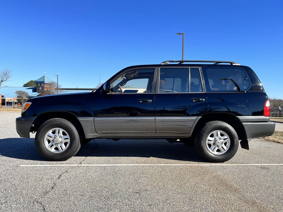 2000 Lexus LX 2nd Gen - Image 5 of 31