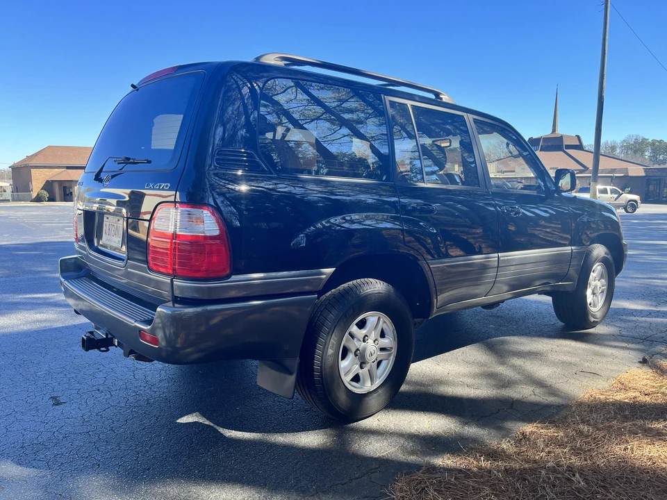 2000 Lexus LX 2nd Gen - Image 11 of 31