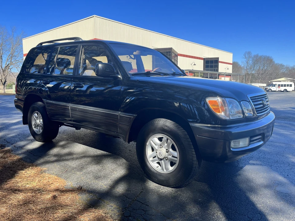2000 Lexus LX 2nd Gen - Image 15 of 31