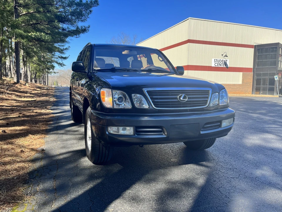 2000 Lexus LX 2nd Gen - Image 18 of 31