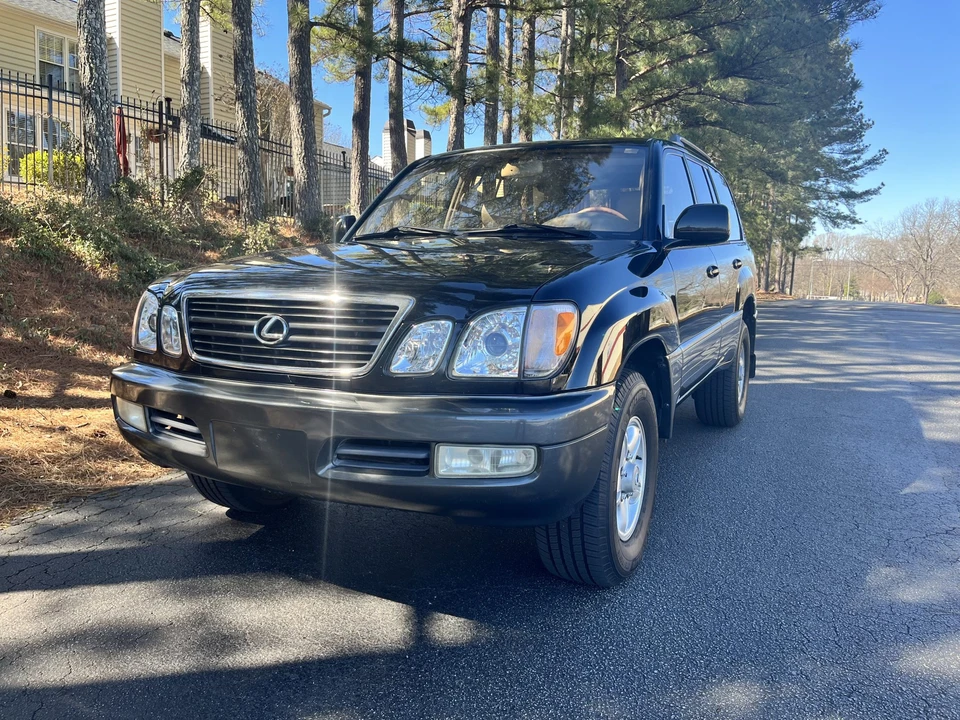 2000 Lexus LX 2nd Gen - Image 2 of 31