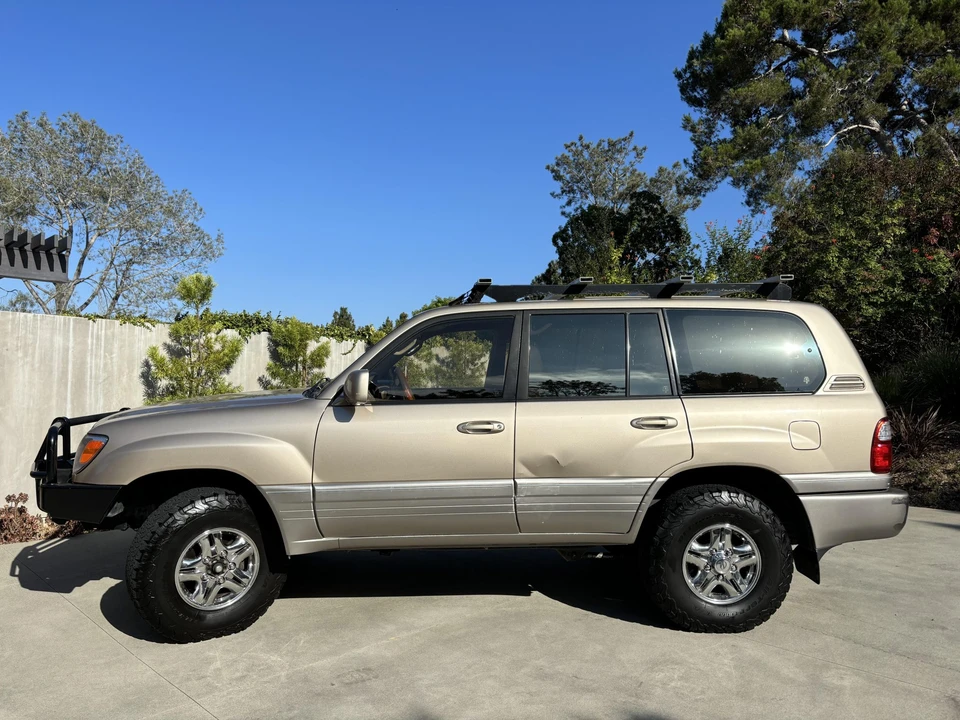 2000 Lexus LX 2nd Gen - Image 5 of 31