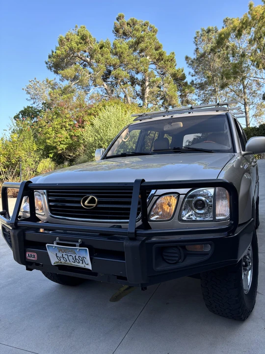 2000 Lexus LX 2nd Gen - Image 23 of 31