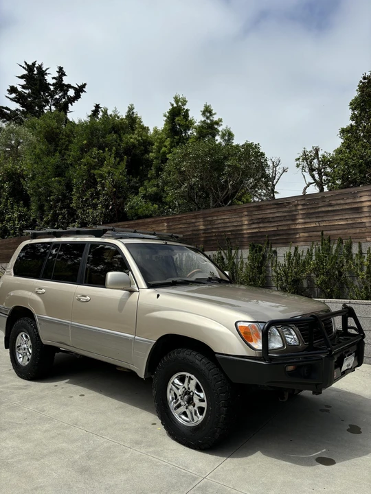 2000 Lexus LX 2nd Gen - Image 19 of 31