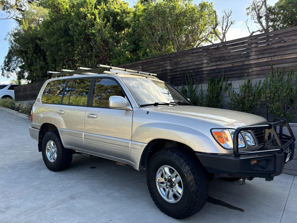 2000 Lexus LX 2nd Gen - Image 17 of 31