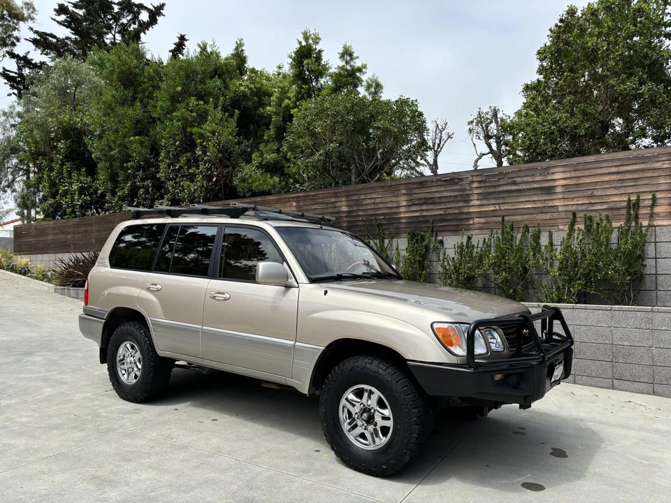 2000 Lexus LX 2nd Gen - Image 16 of 31
