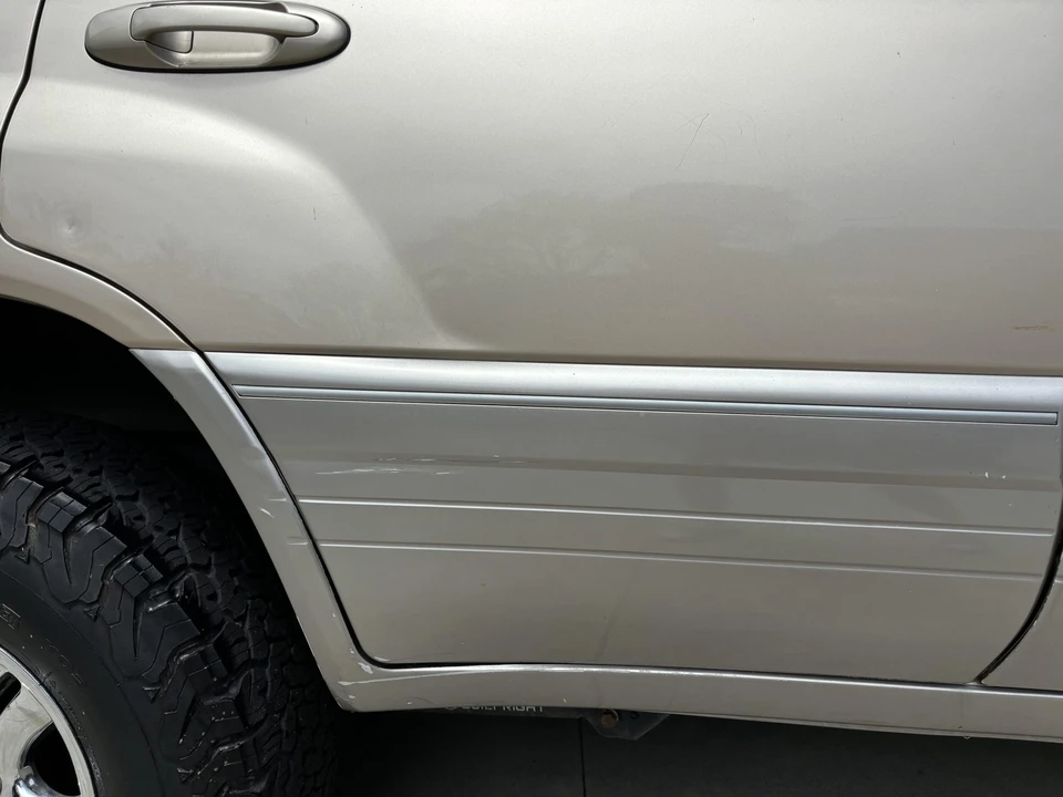 2000 Lexus LX 2nd Gen - Image 30 of 31