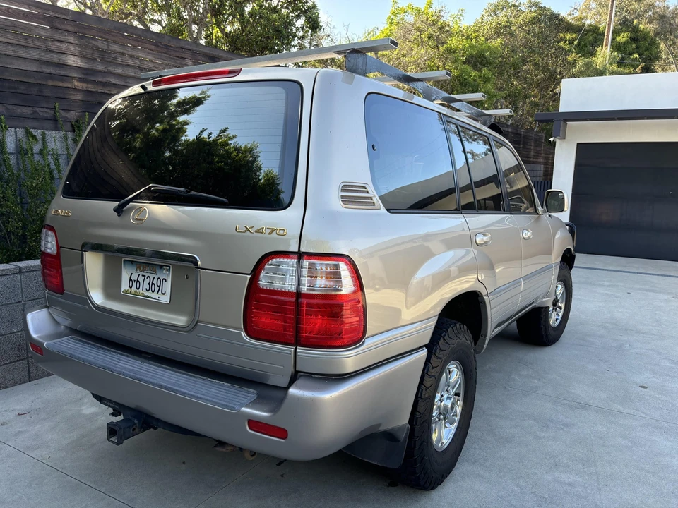 2000 Lexus LX 2nd Gen - Image 10 of 31