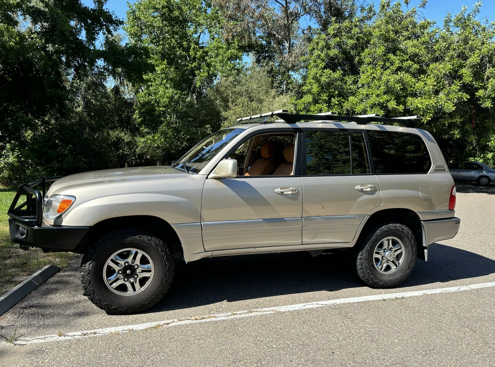 2000 Lexus LX 2nd Gen - Image 3 of 31