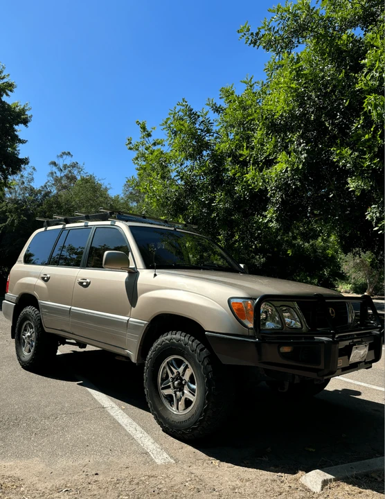 2000 Lexus LX 2nd Gen - Image 13 of 31