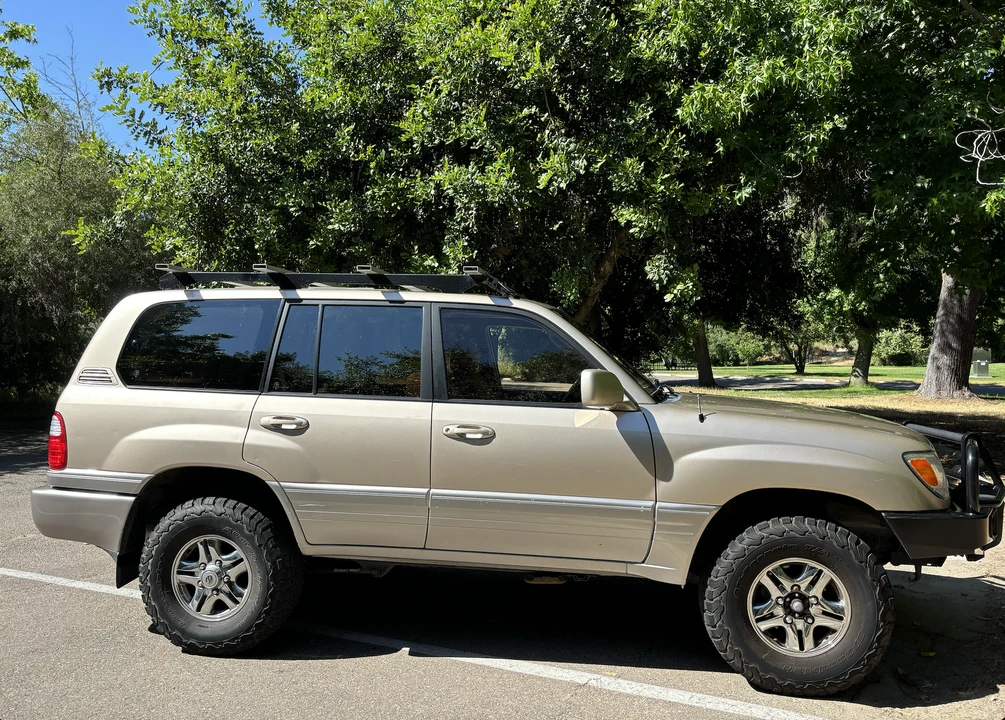 2000 Lexus LX 2nd Gen - Image 12 of 31