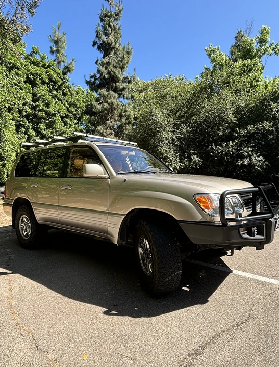 2000 Lexus LX 2nd Gen - Image 14 of 31