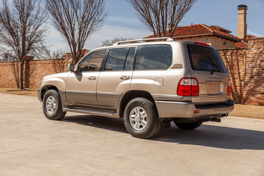 2000 Lexus LX 2nd Gen - Image 3 of 31