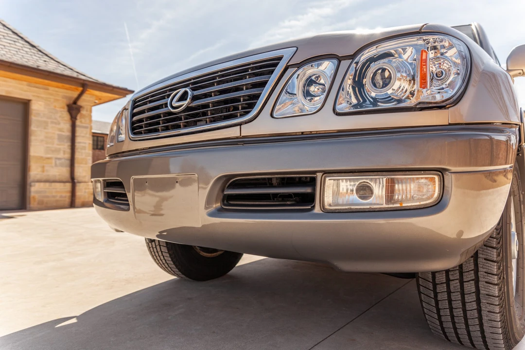 2000 Lexus LX 2nd Gen - Image 18 of 31