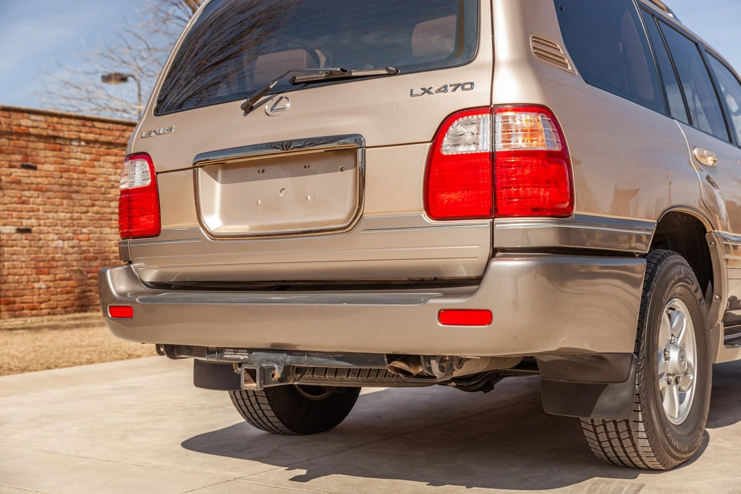 2000 Lexus LX 2nd Gen - Image 22 of 31
