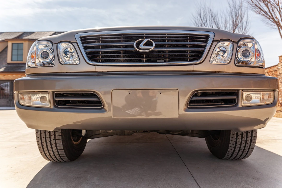 2000 Lexus LX 2nd Gen - Image 15 of 31