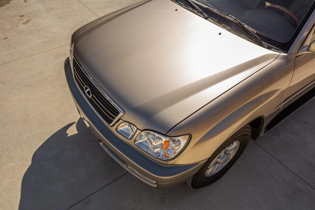 2000 Lexus LX 2nd Gen - Image 16 of 31