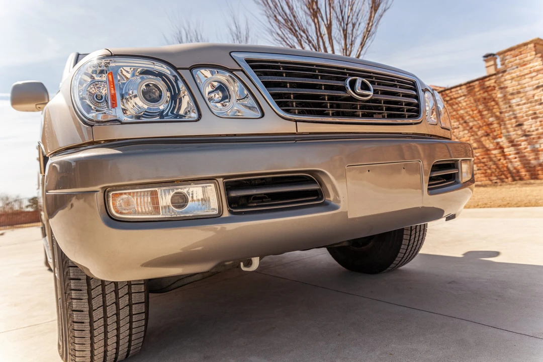 2000 Lexus LX 2nd Gen - Image 19 of 31