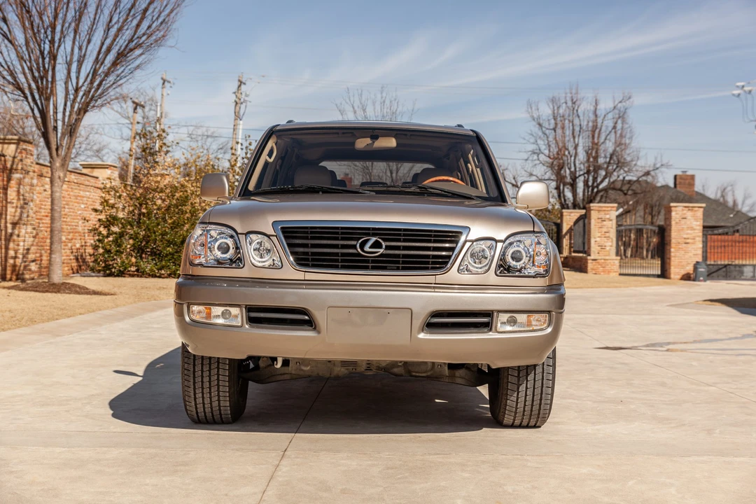 2000 Lexus LX 2nd Gen - Image 13 of 31