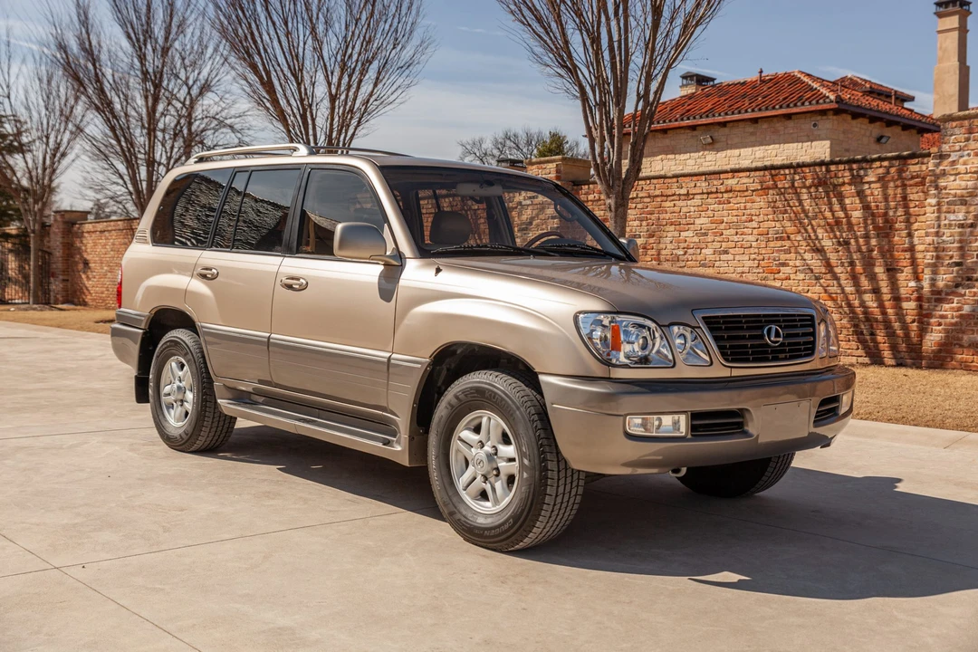 2000 Lexus LX 2nd Gen - Image 10 of 31