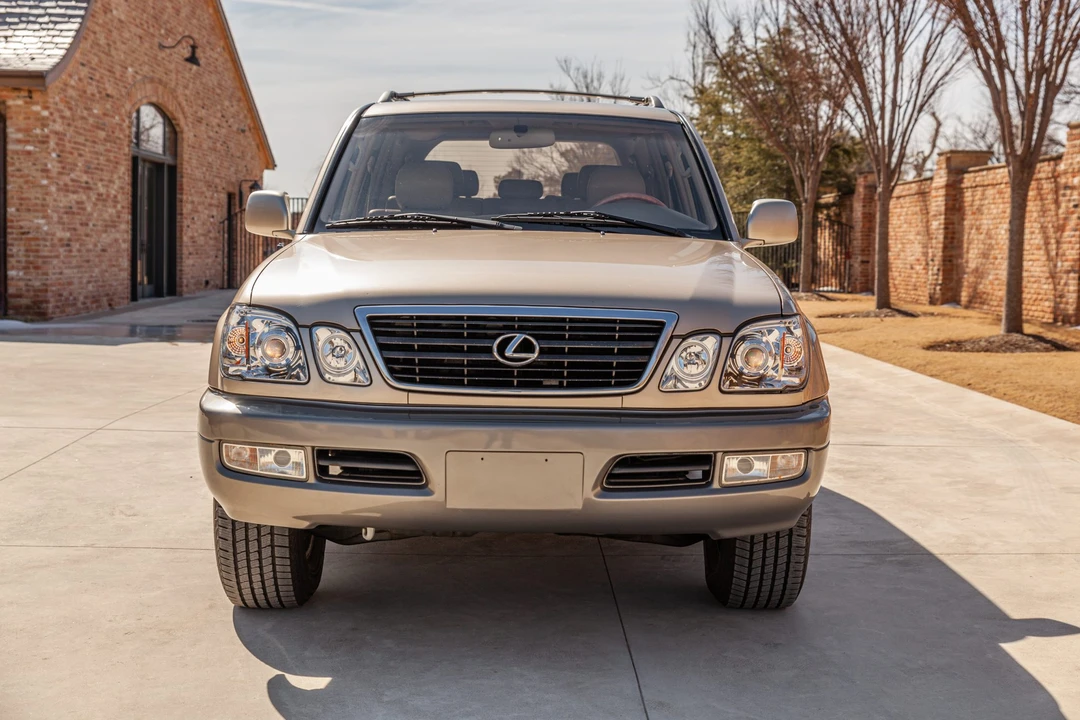 2000 Lexus LX 2nd Gen - Image 14 of 31
