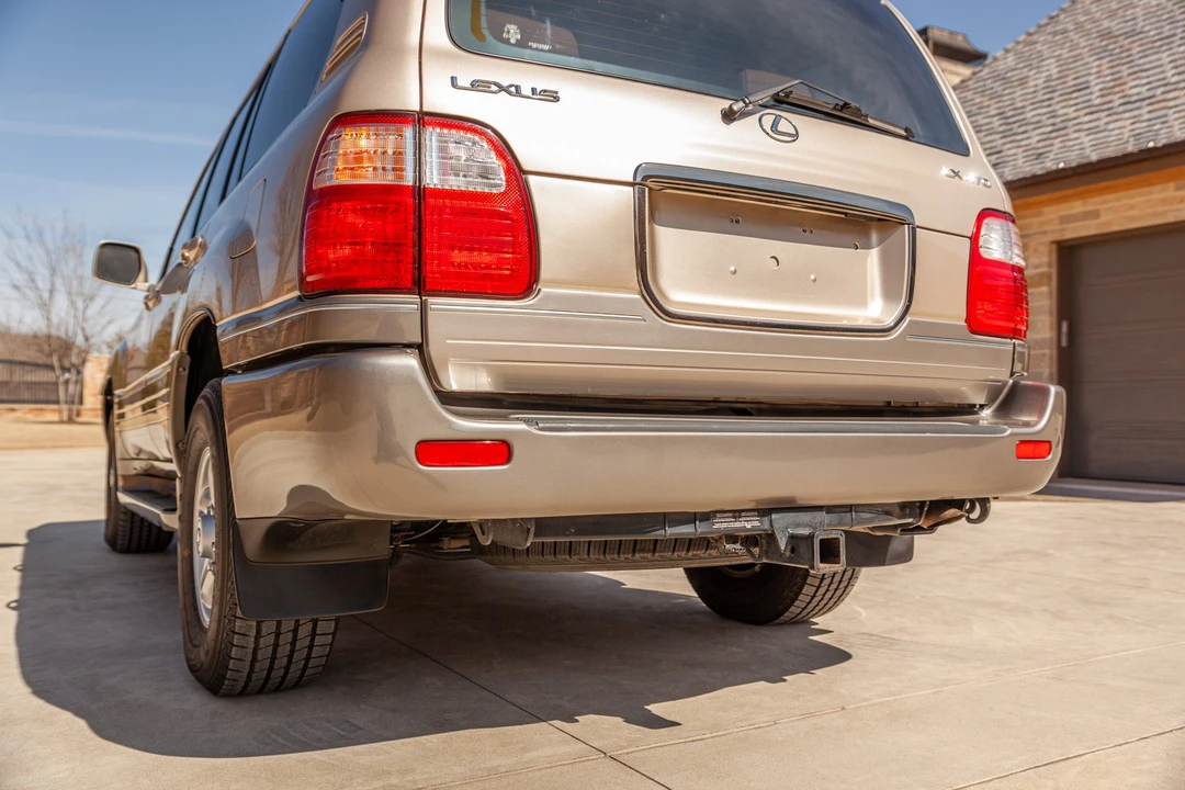 2000 Lexus LX 2nd Gen - Image 23 of 31