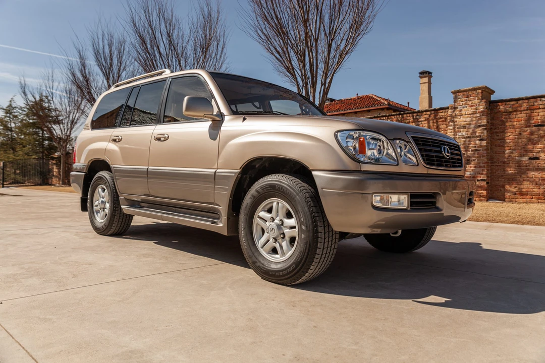 2000 Lexus LX 2nd Gen - Image 11 of 31