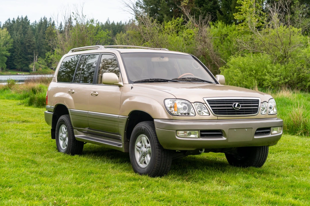 2000 Lexus LX 2nd Gen - Image 11 of 31