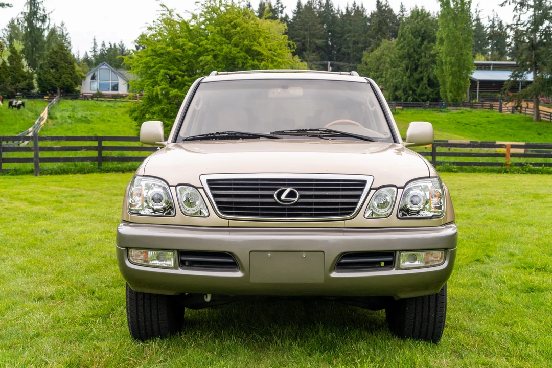 2000 Lexus LX 2nd Gen - Image 13 of 31