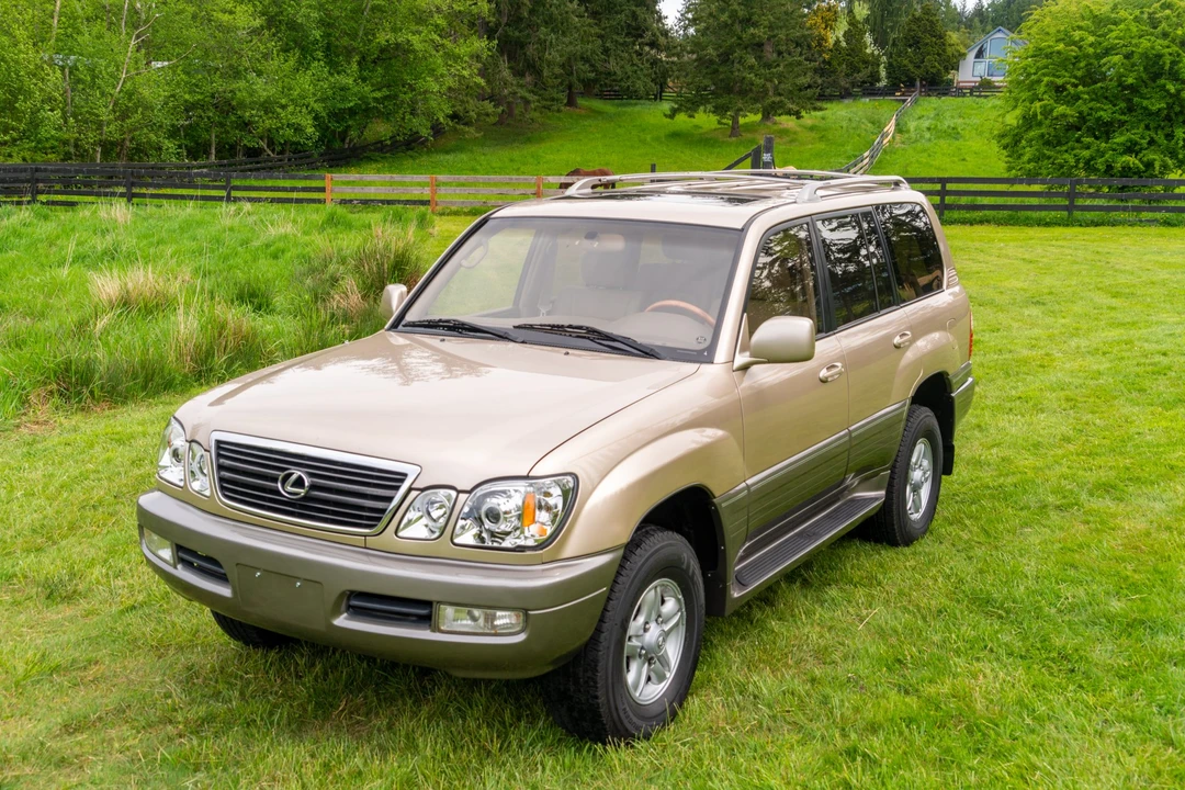 2000 Lexus LX 2nd Gen - Image 2 of 31