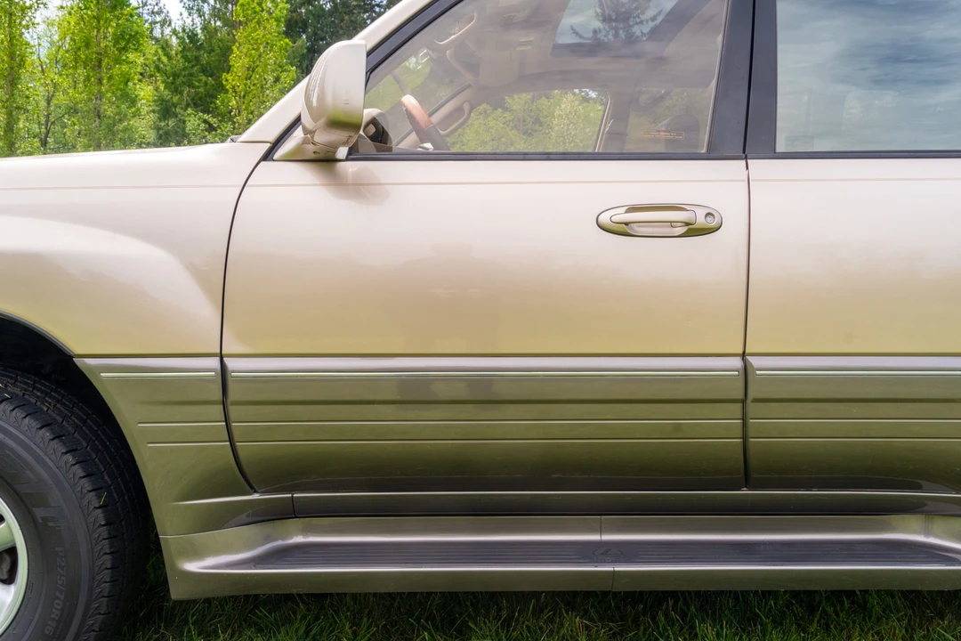 2000 Lexus LX 2nd Gen - Image 18 of 31
